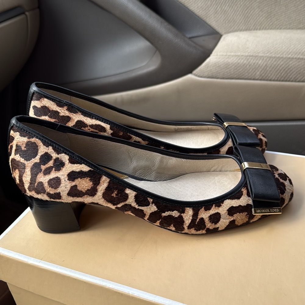 Michael Kors Kiera Mid Pump Leopard Haircalf Pumps - Picture 3 of 15